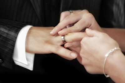 wedding-ceremony-ring-exchange-pixabay-e1424966886474